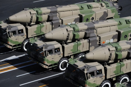 資料圖:中國東風(fēng)21彈道導(dǎo)彈 資料圖:中國東風(fēng)21彈道導(dǎo)彈